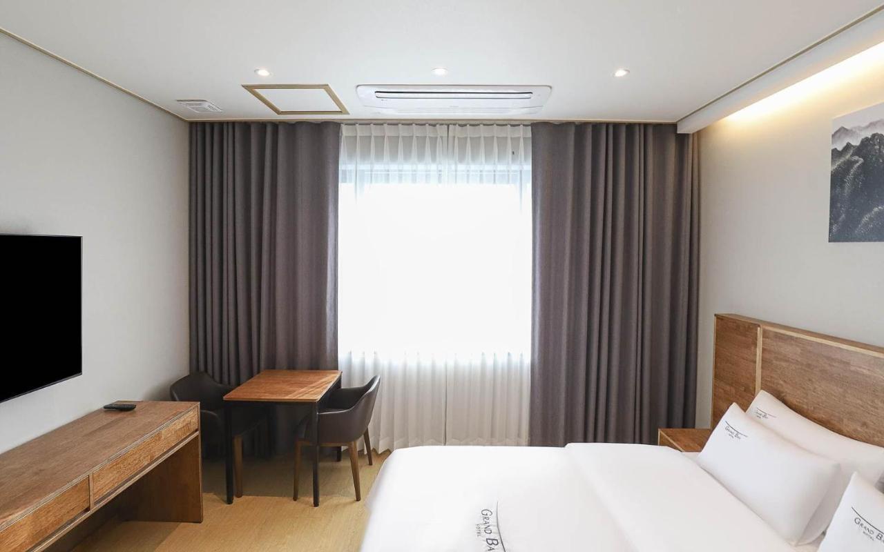 Hotel Grand Bay ボリョン エクステリア 写真